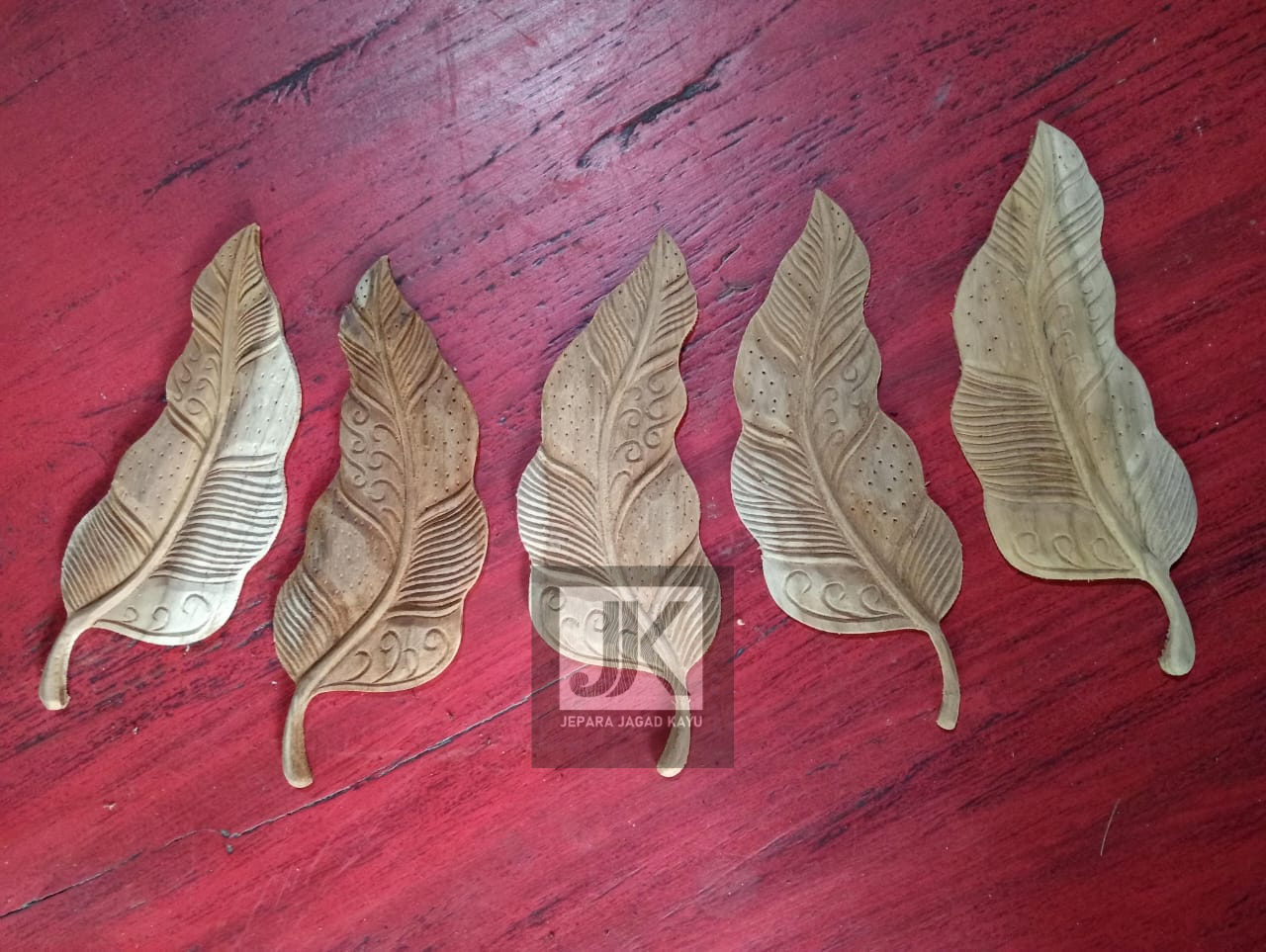 daun daun ukir